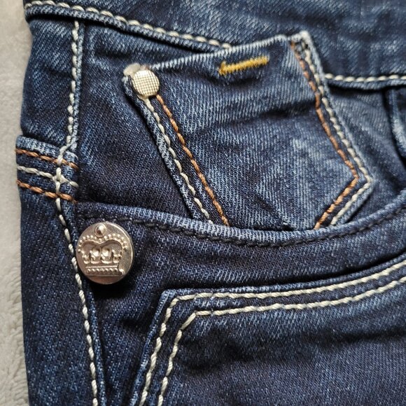 26/32 | Straight-Leg Jeans - Picture 3 of 9